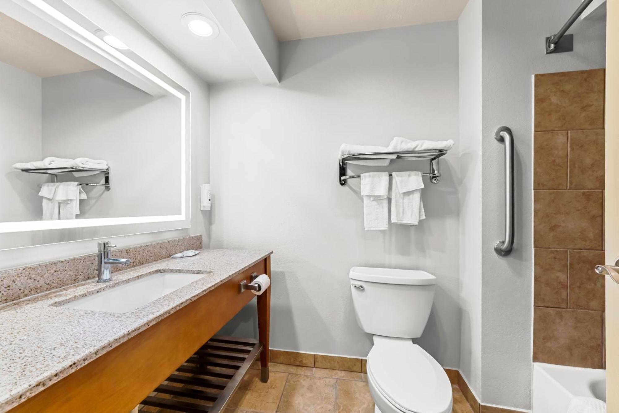 Quality Inn & Suites Airport North - Stone Oak San Antonio Exteriör bild