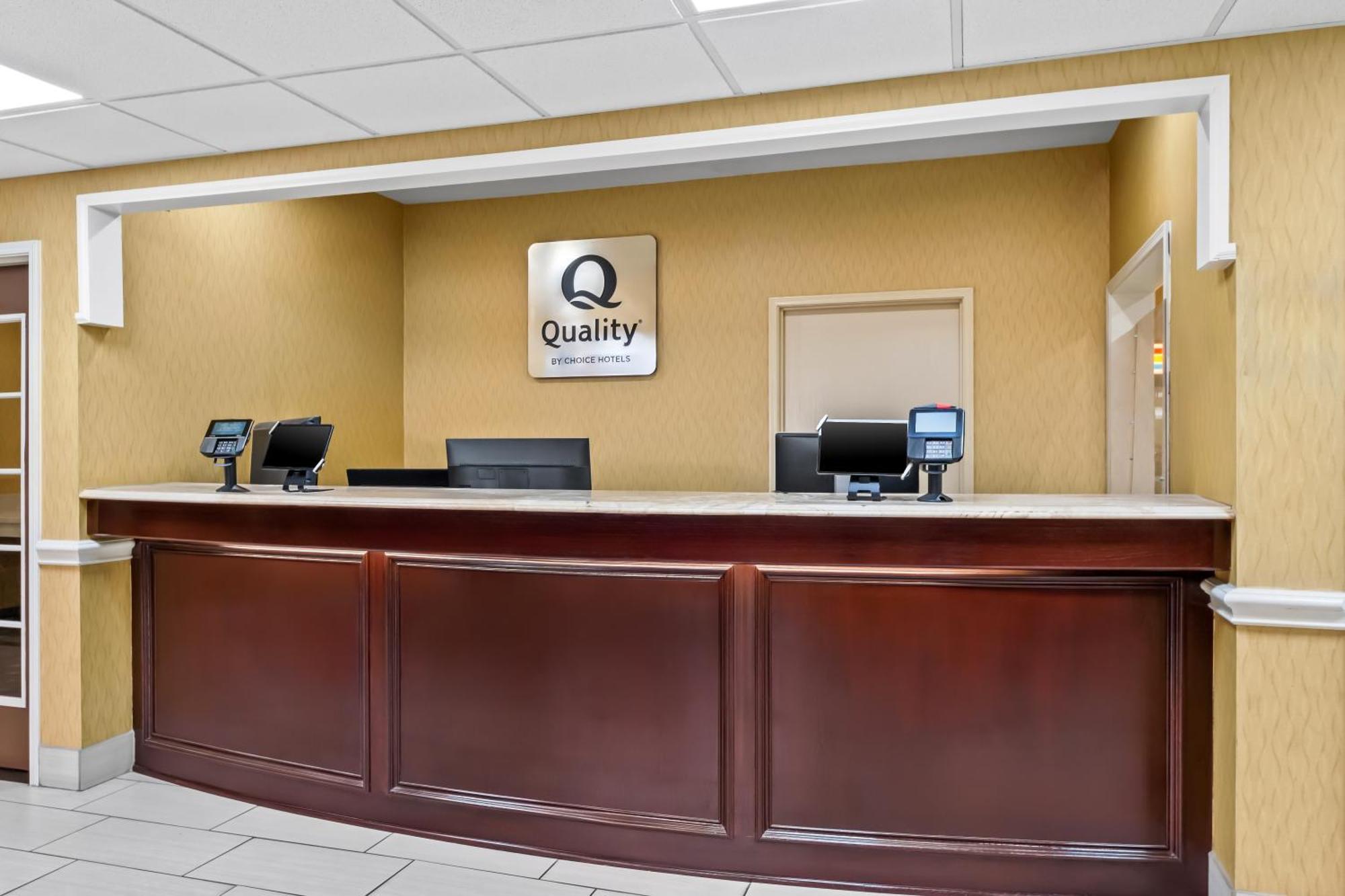 Quality Inn & Suites Airport North - Stone Oak San Antonio Exteriör bild