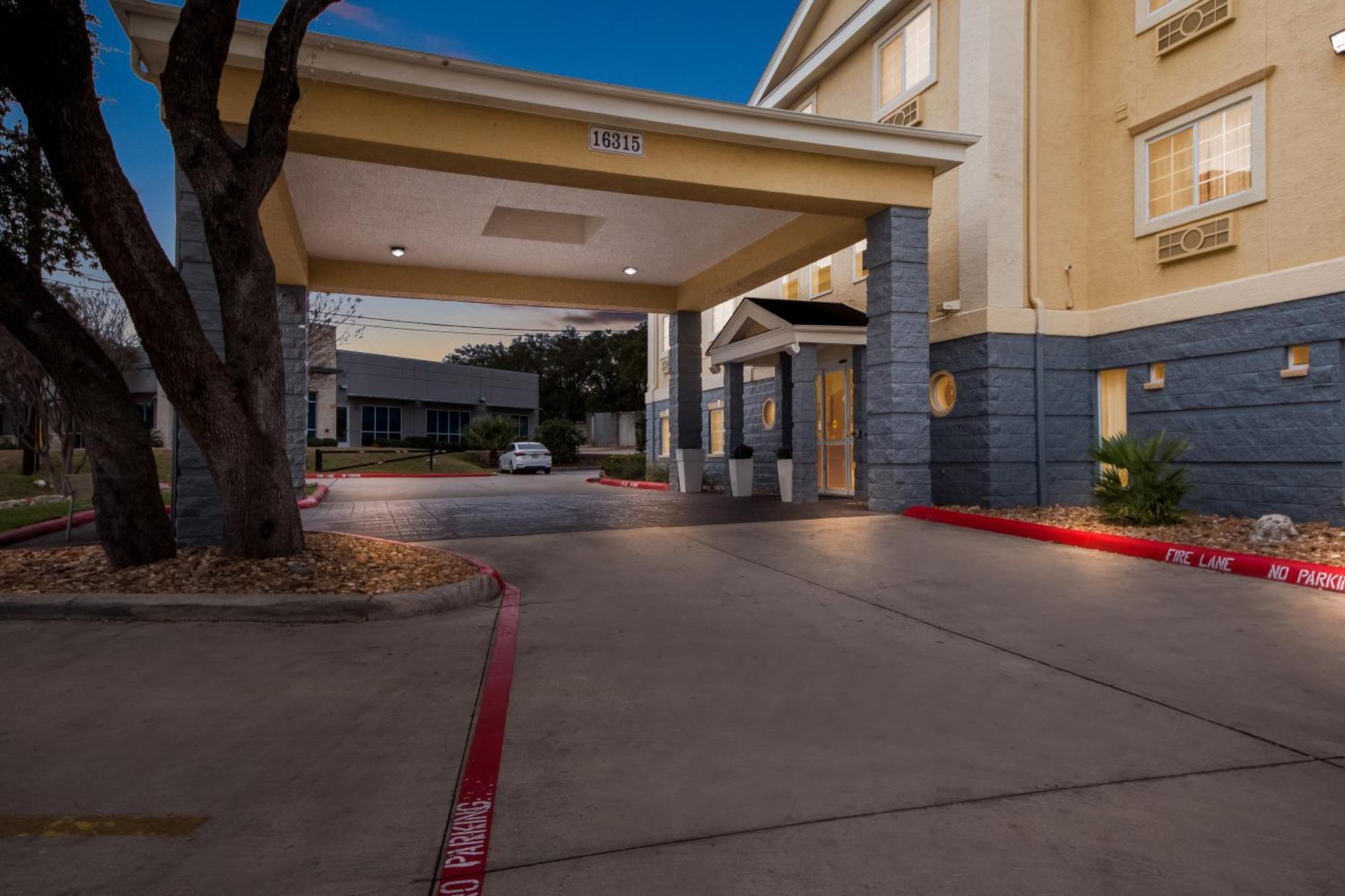 Quality Inn & Suites Airport North - Stone Oak San Antonio Exteriör bild