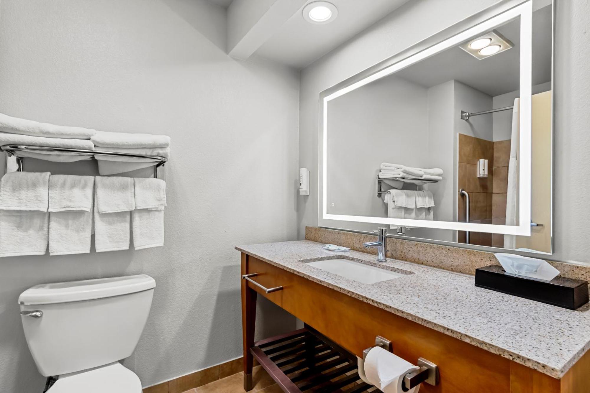 Quality Inn & Suites Airport North - Stone Oak San Antonio Exteriör bild