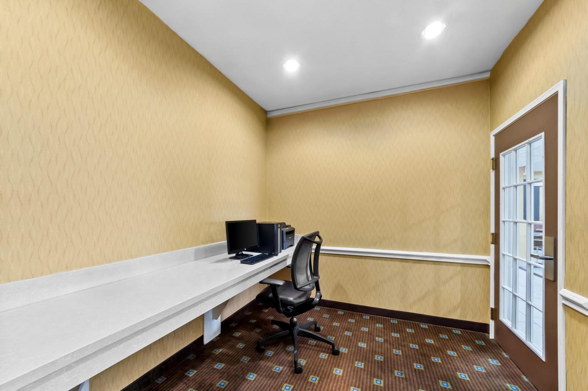 Quality Inn & Suites Airport North - Stone Oak San Antonio Exteriör bild