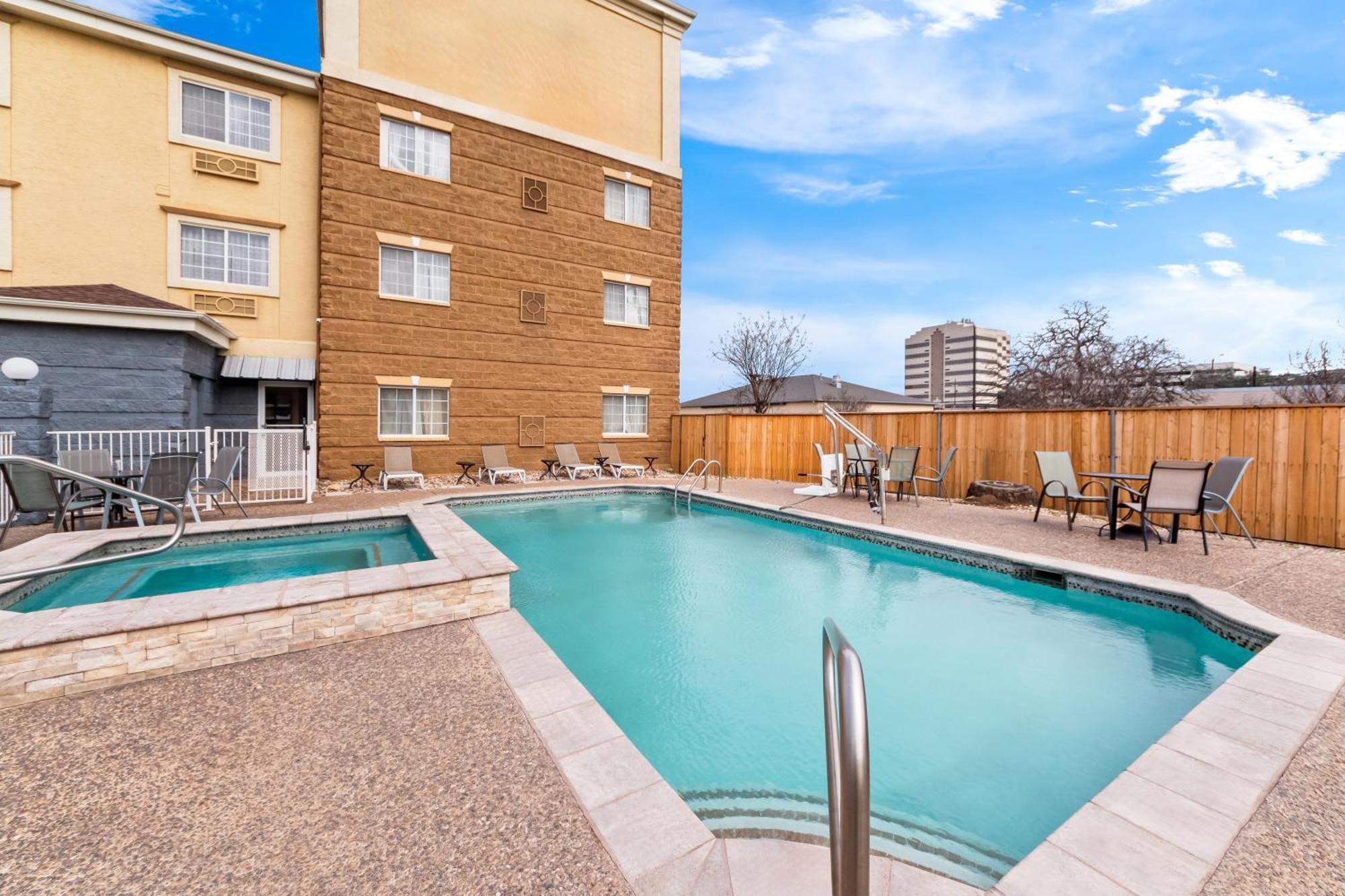 Quality Inn & Suites Airport North - Stone Oak San Antonio Exteriör bild