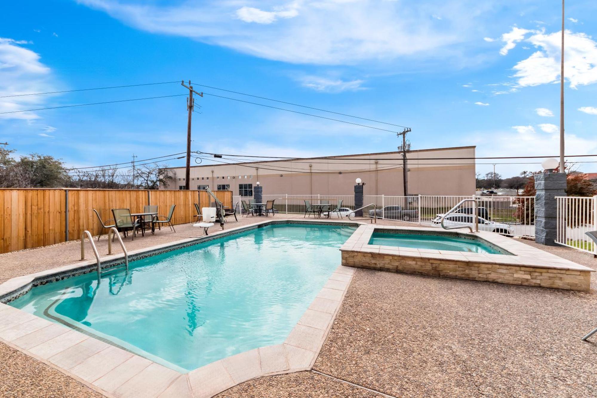 Quality Inn & Suites Airport North - Stone Oak San Antonio Exteriör bild